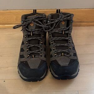 Columbia Men's Crestwood Waterproof Mid Hiking Boot size 8 WIDE
